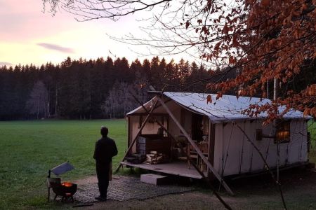 Grande cabane en automne.jpg